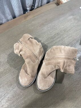 Mini Boden Taupe Suede Kids Zip Boots
